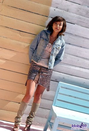 18 year old girl Kim Kennedy takes a cumshot in mouth during BDSM sex